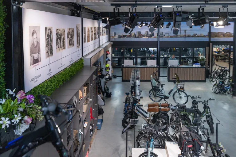 Winkel vanaf trappen boven en beneden